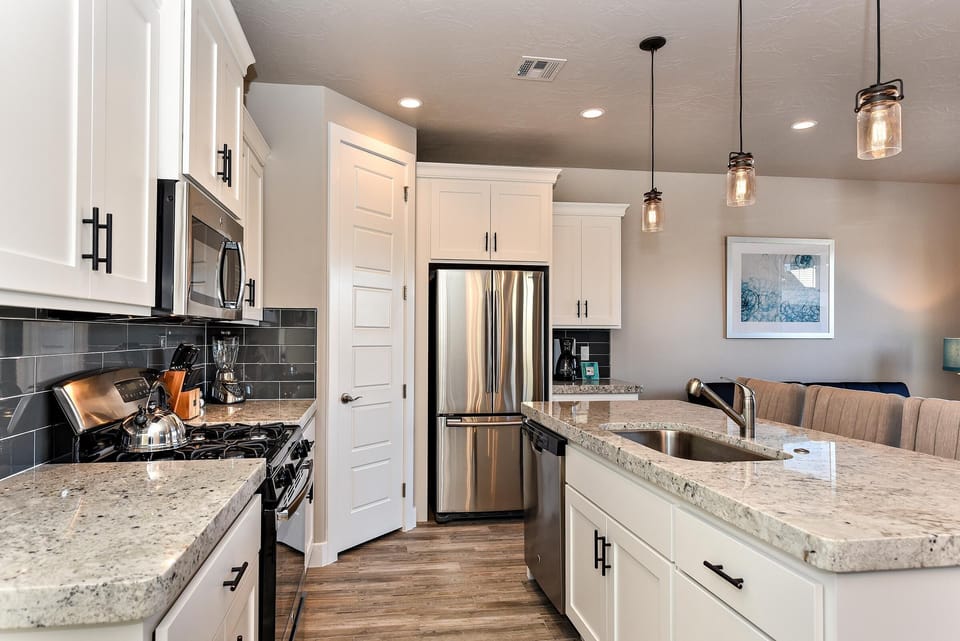 House, Multiple Beds, Pool View (Townhouse at Canyon Tree) | Private kitchen | Full-size fridge, microwave, oven, stovetop