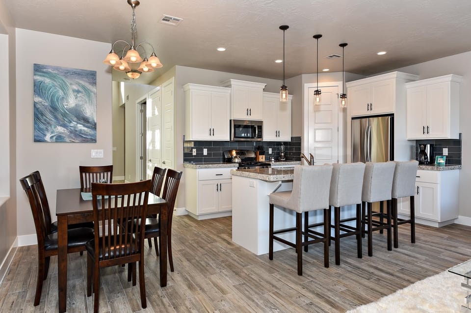 House, Multiple Beds, Pool View (Townhouse at Canyon Tree) | Dining