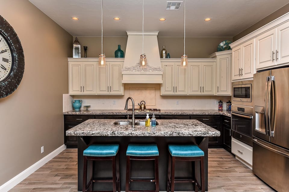 House, Multiple Beds, Mountain View (Escape On The 18th Hole) | Private kitchen | Full-size fridge, microwave, oven, stovetop