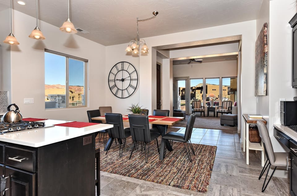 House, Multiple Beds, Mountain View (Red Rock Retreat) | Dining