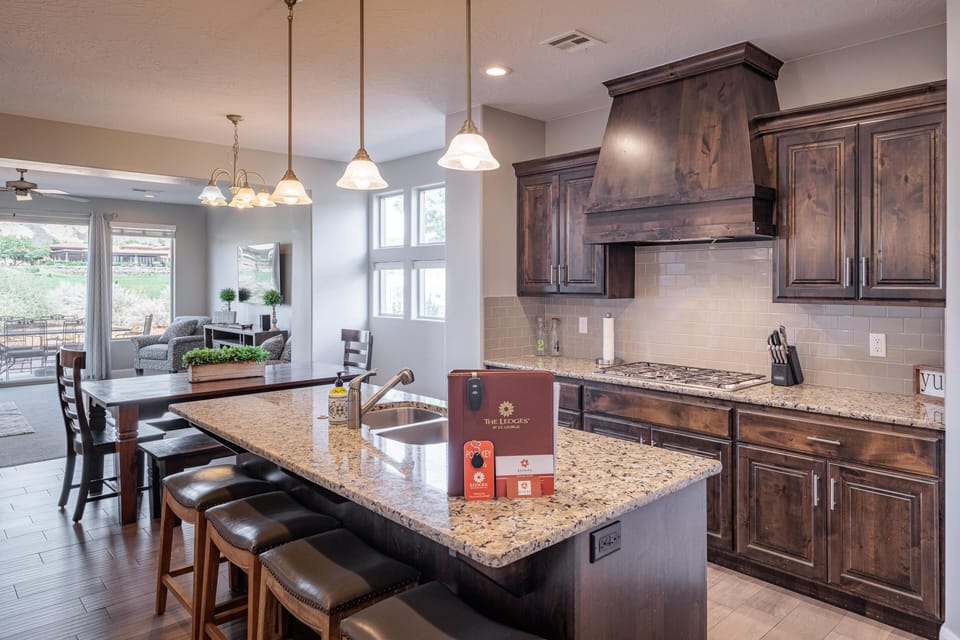 House, Multiple Beds, Mountain View (18th Fairway to Heaven) | Private kitchen | Full-size fridge, microwave, oven, stovetop