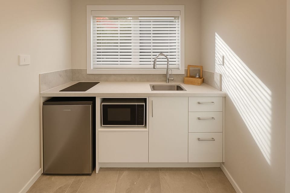 Superior Studio, 1 King Bed | Private kitchen | Fridge, microwave, stovetop, coffee/tea maker
