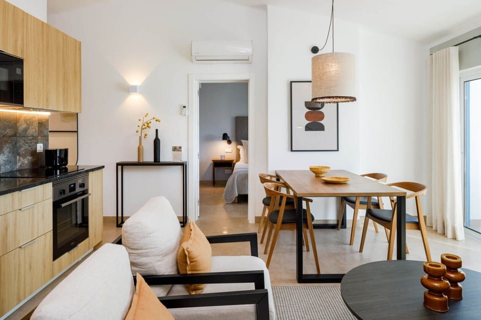 Premium Apartment, 1 Bedroom | Dining room