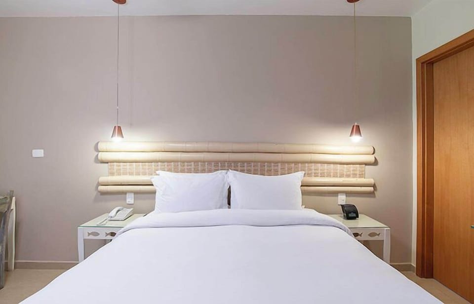 Standard Casal | Minibar, in-room safe, iron/ironing board, free WiFi