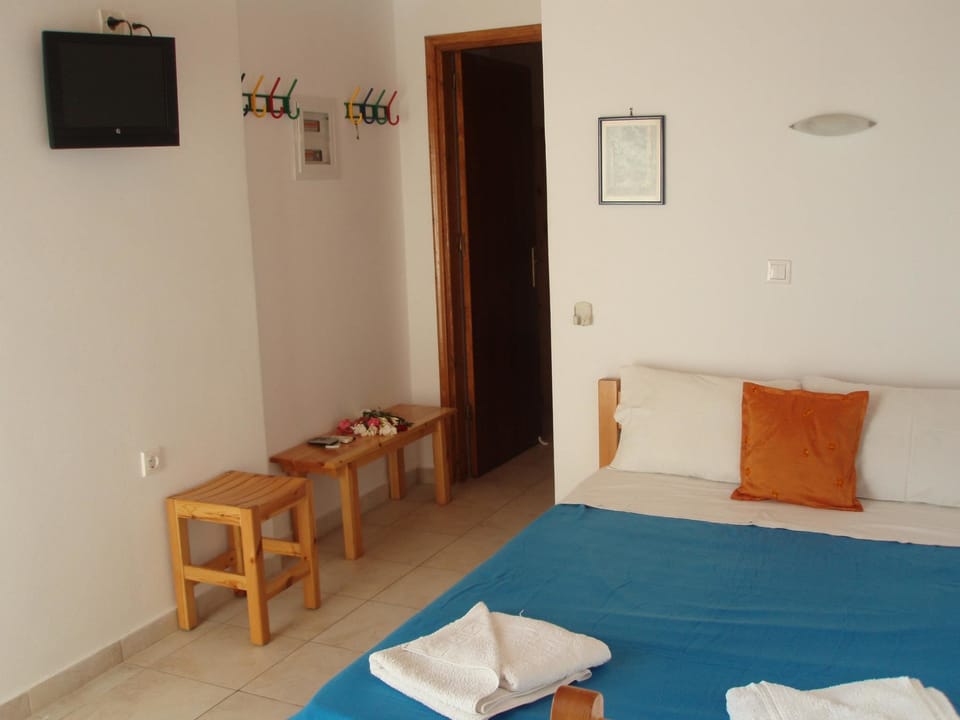 Apartment | Desk, soundproofing, iron/ironing board, rollaway beds
