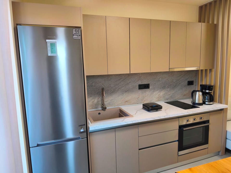 DELUXE-APARTMENT-2 BEDROOM-2 BATHROOMS- VILLAGE-MOUNTAIN VIEW | Private kitchen | Full-size fridge, oven, stovetop, espresso maker