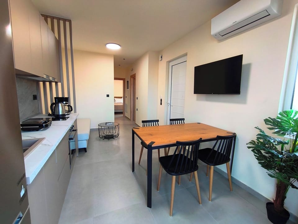 DELUXE-APARTMENT-2 BEDROOM-2 BATHROOMS- VILLAGE-MOUNTAIN VIEW | Private kitchen | Full-size fridge, oven, stovetop, espresso maker
