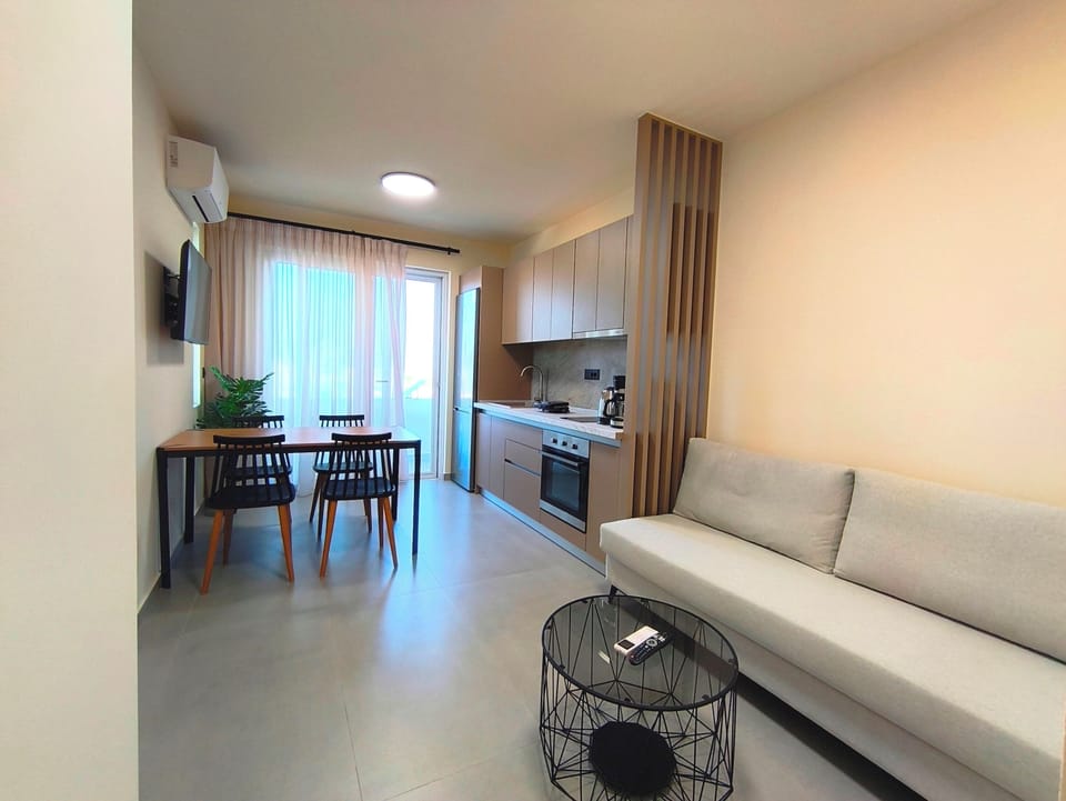 DELUXE-APARTMENT-2 BEDROOM-2 BATHROOMS- VILLAGE-MOUNTAIN VIEW | Living area | 32-inch flat-screen TV with satellite channels, TV