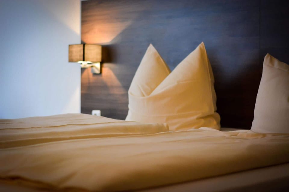 Premium bedding, desk, iron/ironing board, free cribs/infant beds