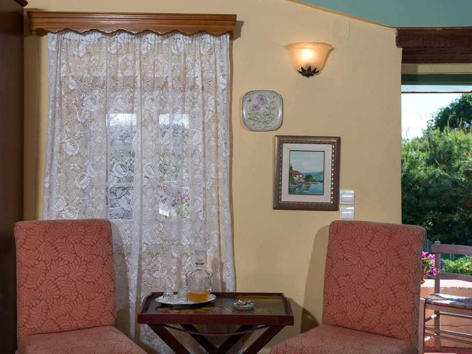 Villa de Loulia Hotel Bed and Breakfast in Peloponnese, Western Greece and the Ionian