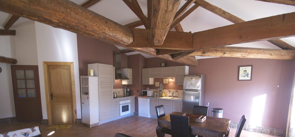 Superior Apartment, en-suite bathroom, mountain view GITE CHOCOLAT | Private kitchen | Fridge, eco-friendly cleaning products