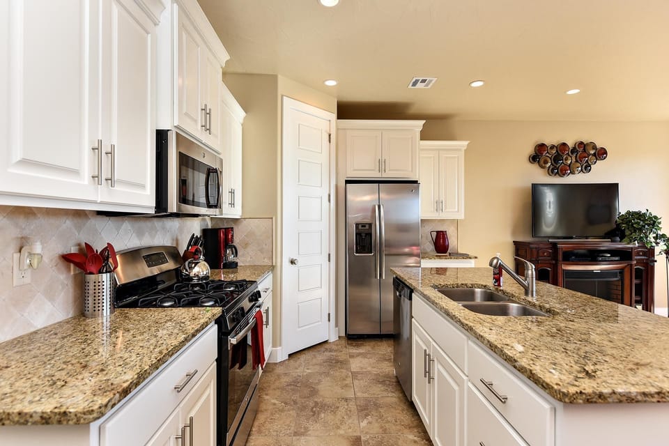 House, Multiple Beds, Desert View (Desert Dream) | Private kitchen | Full-size fridge, microwave, oven, stovetop