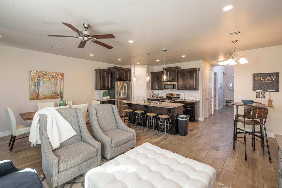 House, Multiple Beds, Pool View (The View At The Escapes) | Interior