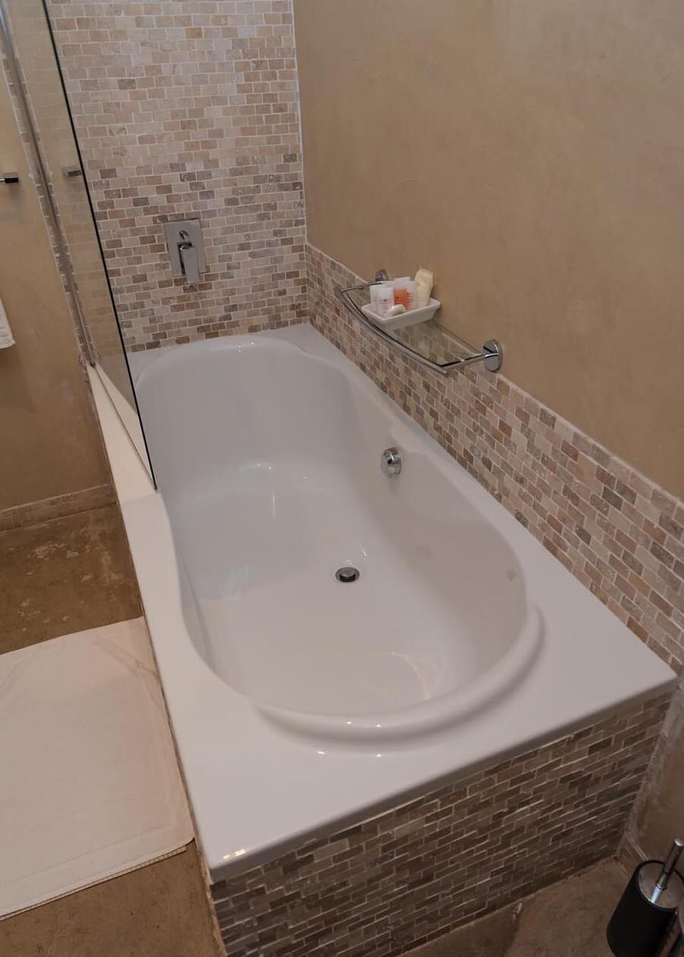 Twin & Double Rooms Available | Deep soaking bathtub