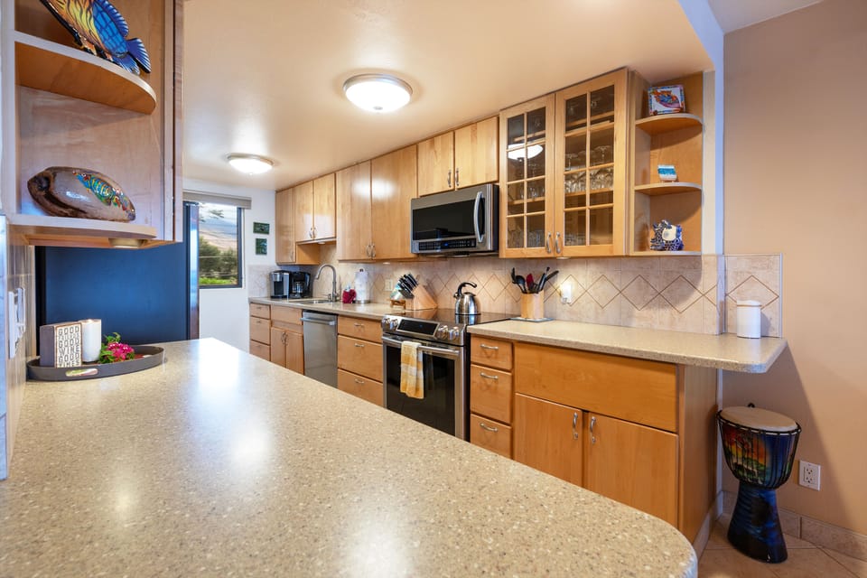 Lauloa 309 Kitchen