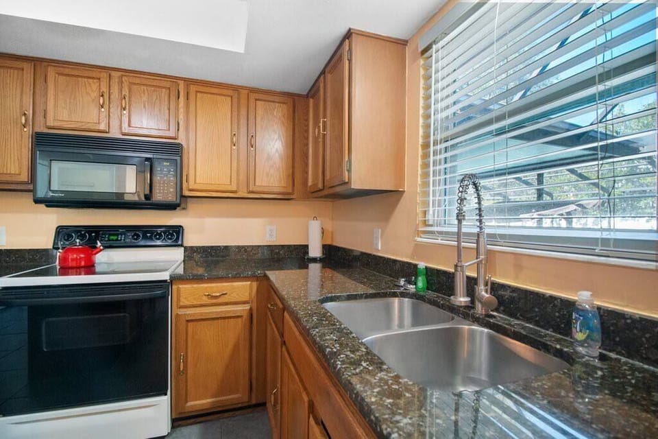 Kitchen (2)