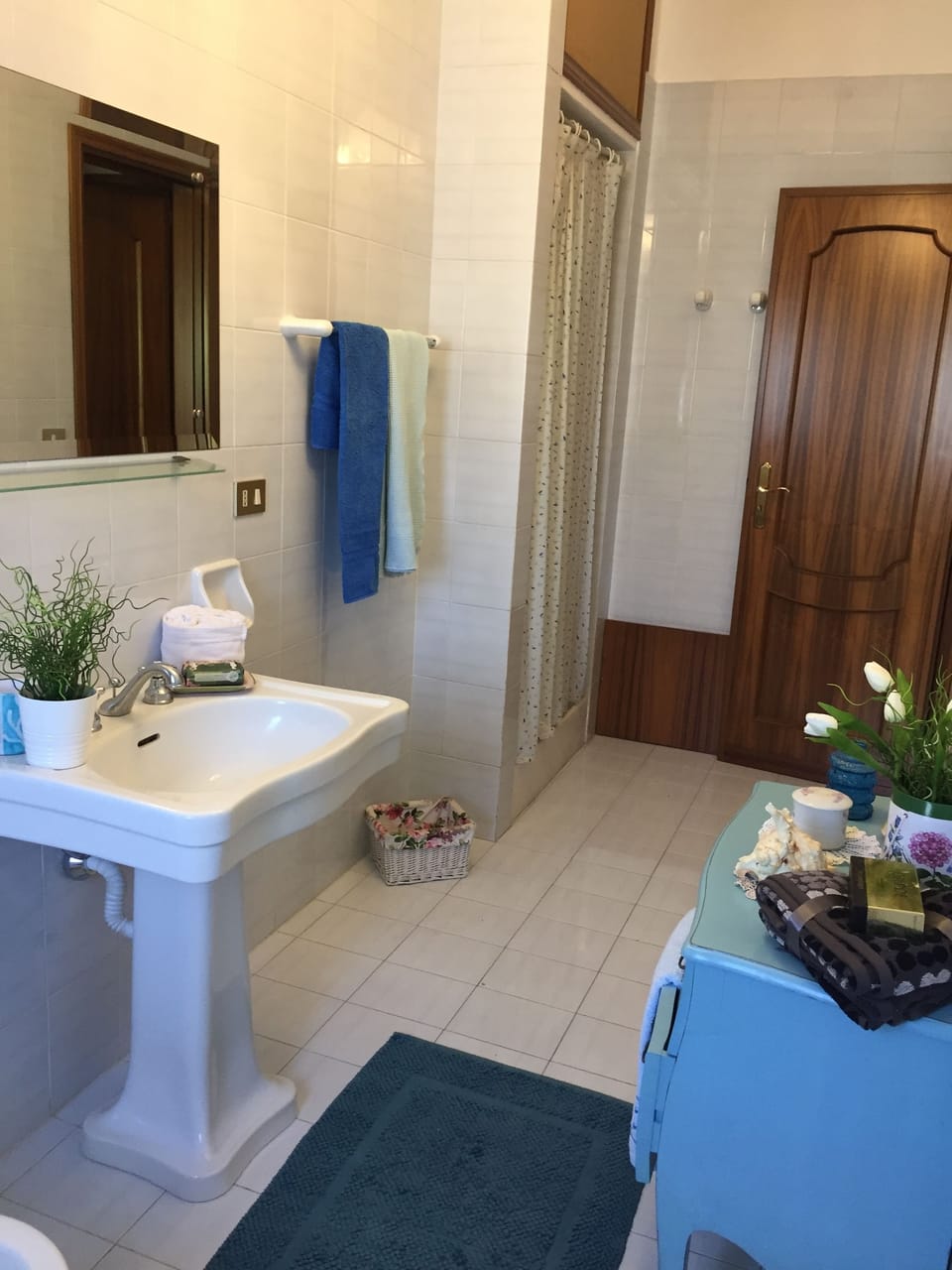 Classic Double Room, Garden View, Garden Area | Bathroom | Shower, free toiletries, hair dryer, towels