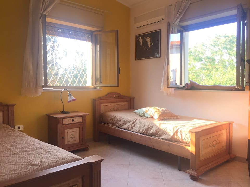 Classic Double Room, Garden View, Garden Area | Premium bedding, iron/ironing board
