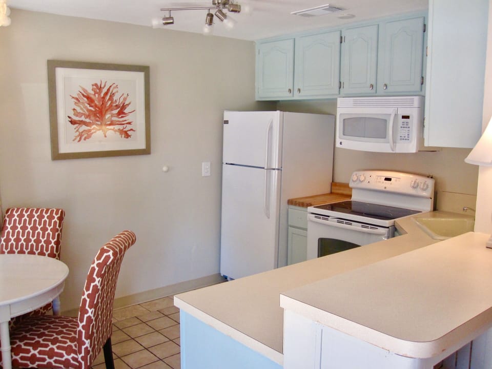 Full kitchen