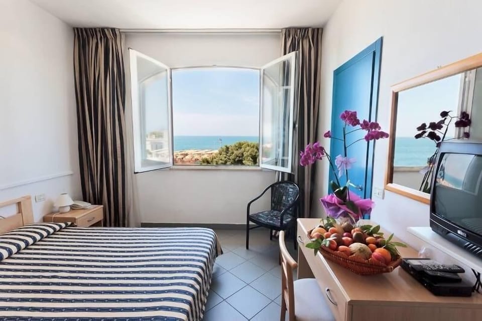 Double Room, Sea View | Minibar, desk, cribs/infant beds, free WiFi