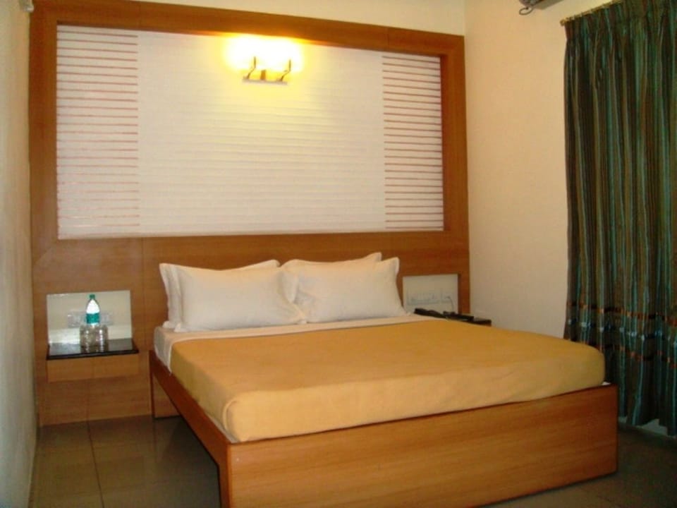 Minibar, desk, free rollaway beds, free WiFi