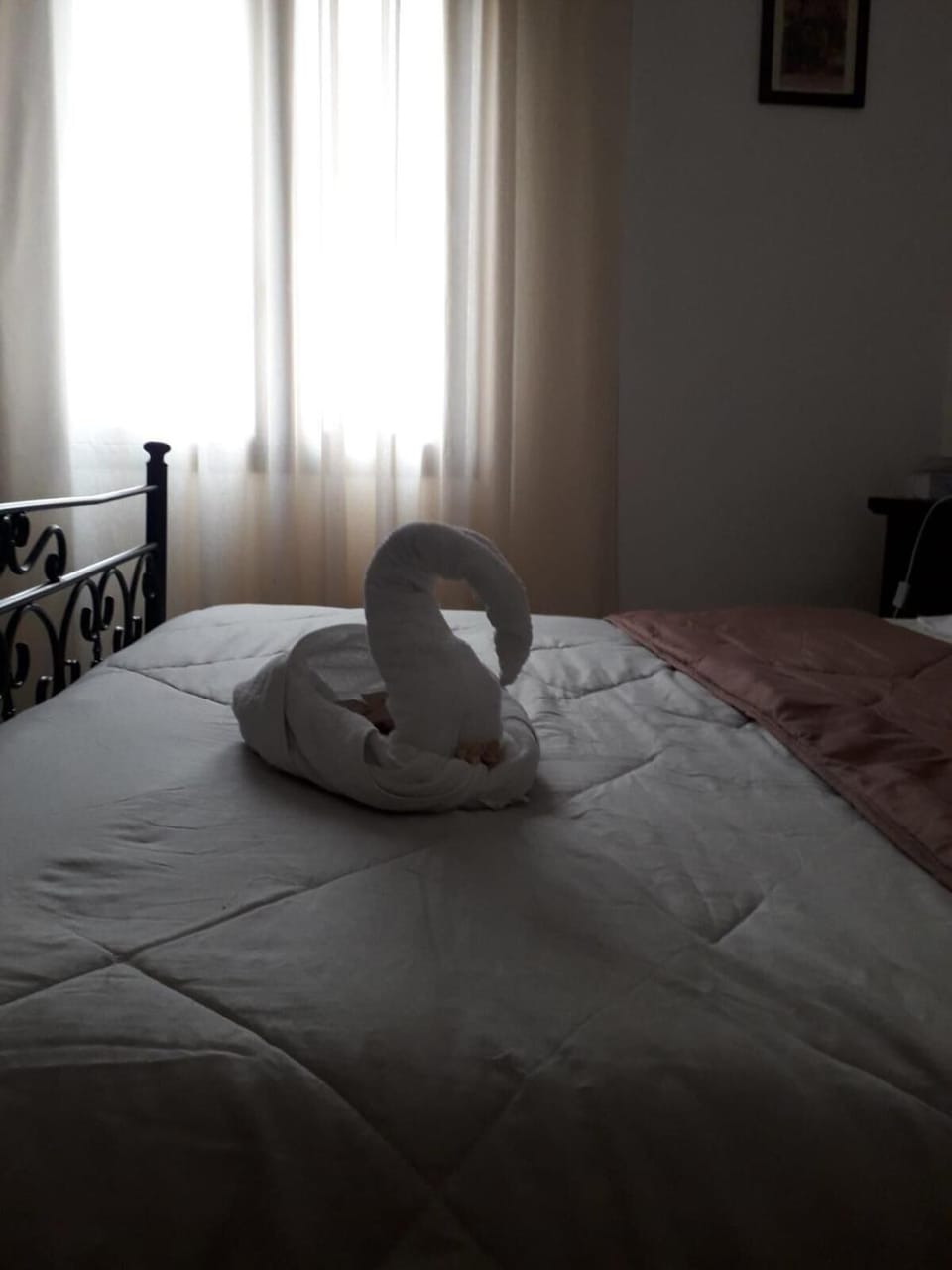 Premium bedding, desk, soundproofing, free WiFi