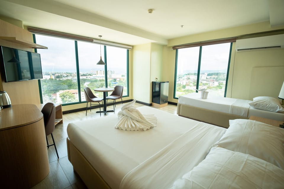 Executive Room | Desk, rollaway beds, free WiFi, bed sheets