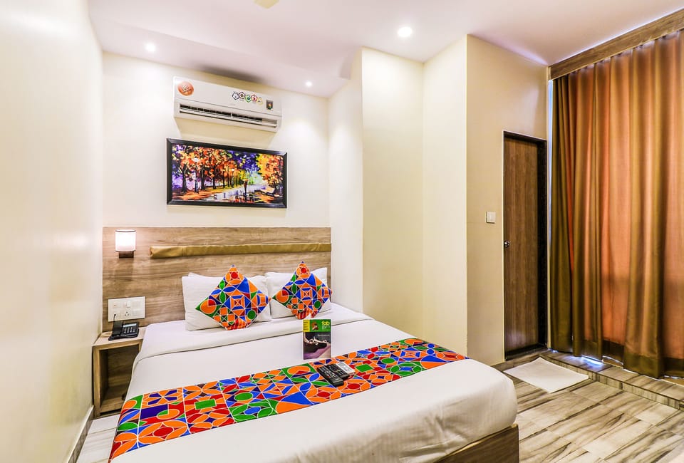 Premium bedding, desk, soundproofing, free WiFi