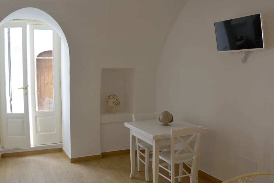 Studio | In-room dining