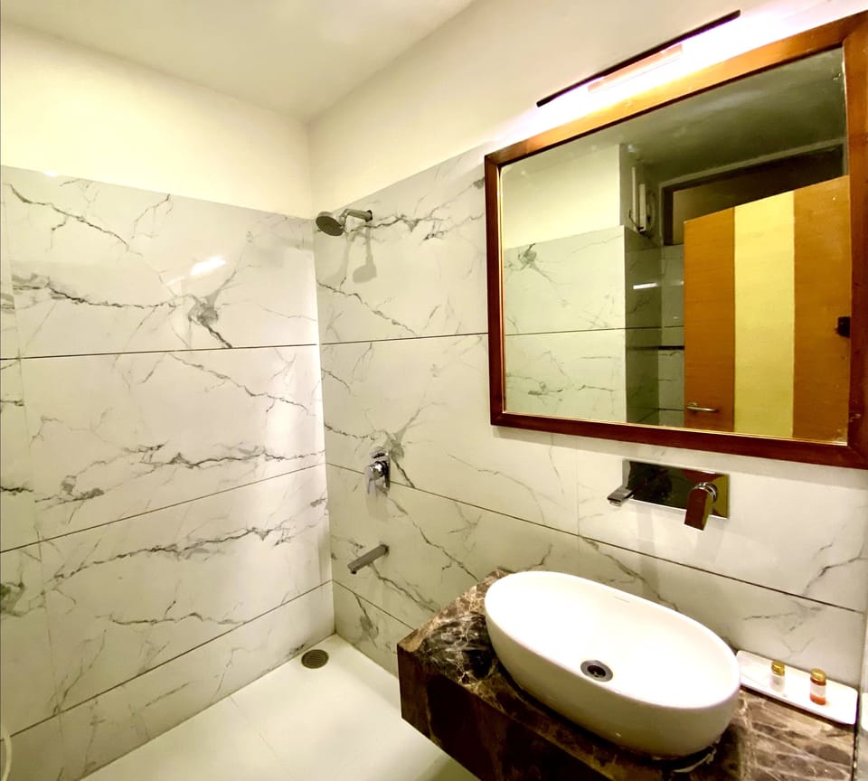 Deluxe AC Room | Bathroom | Shower, free toiletries, slippers, bidet