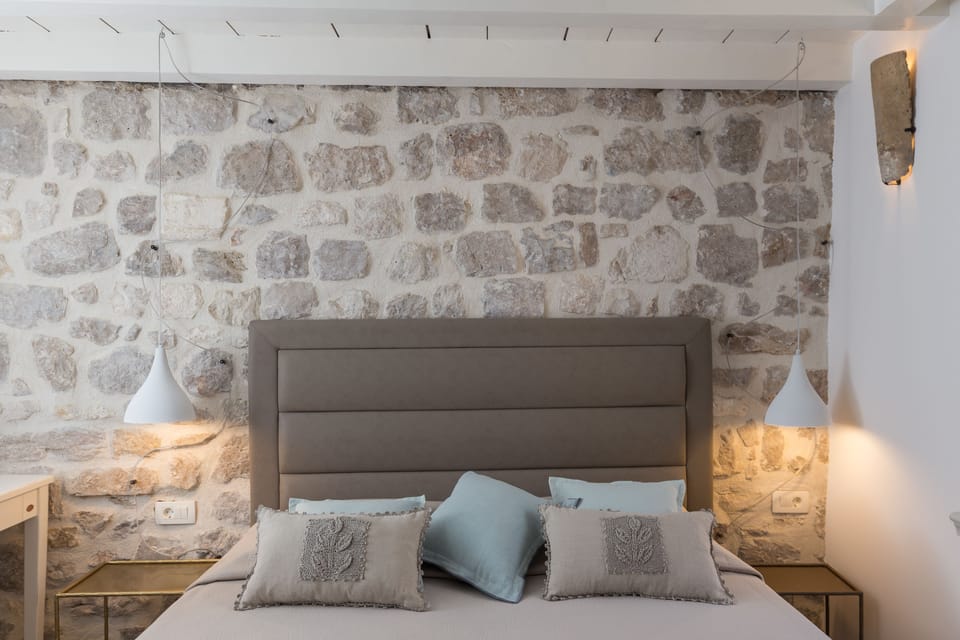 Comfort Double Room | Free WiFi, bed sheets