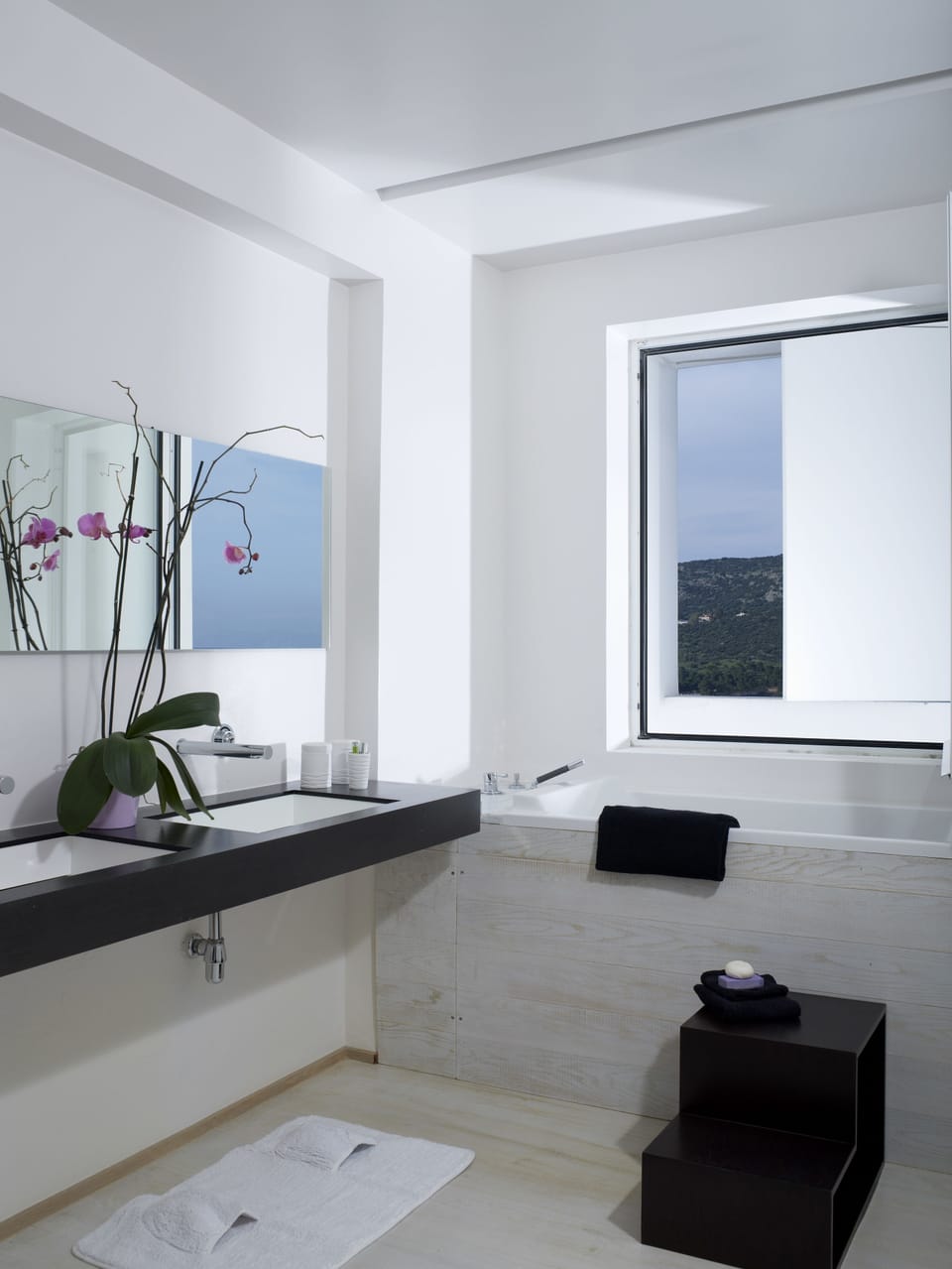 Royal Suite, Sea View | Bathroom | Free toiletries, slippers, towels