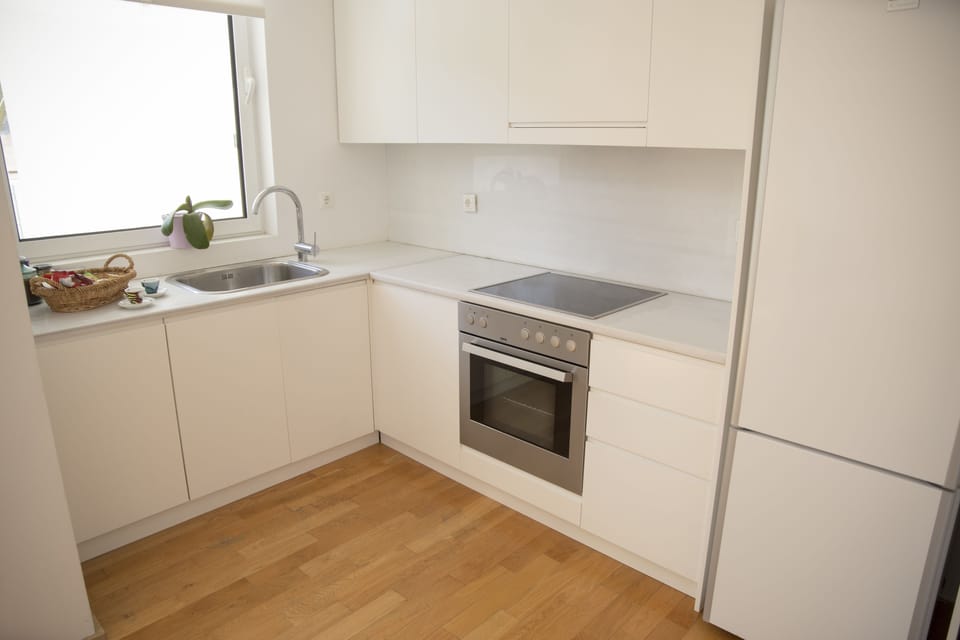 Deluxe Apartment, Garden View | Private kitchen | Coffee/tea maker