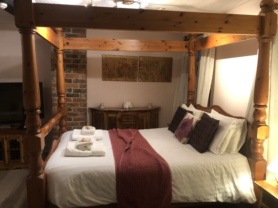 The Rose Room | Blackout drapes, iron/ironing board, free WiFi, bed sheets