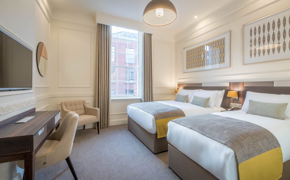 Twin Room | In-room safe, desk, soundproofing, iron/ironing board