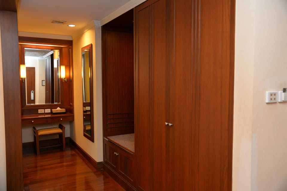 Minibar, in-room safe, desk, free WiFi