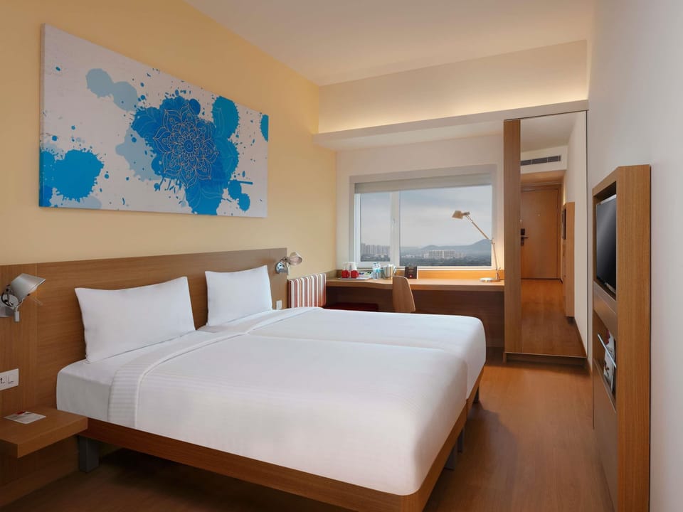 Premium bedding, in-room safe, desk, laptop workspace