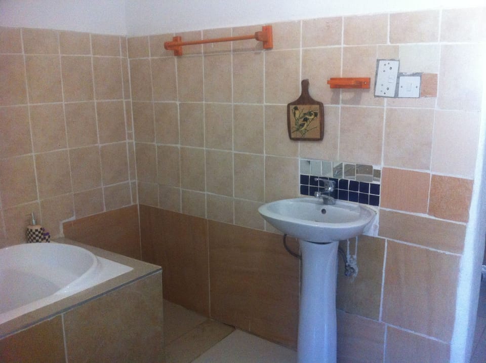 Bathroom sink