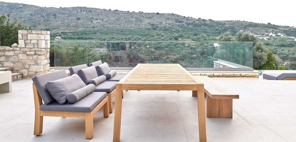 Outdoor dinnig table for eight people.