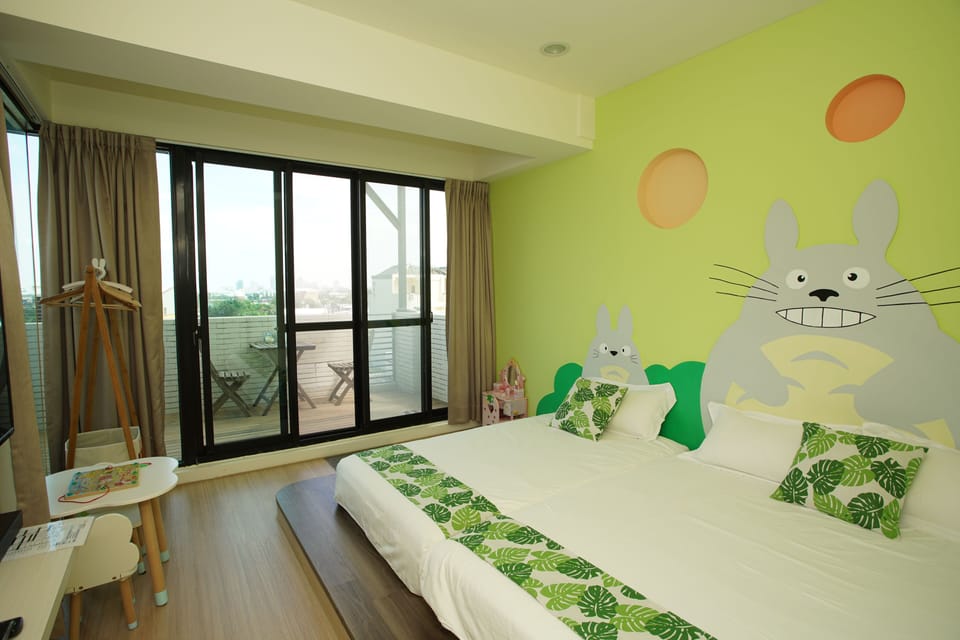 Family Triple Room (401) | Blackout drapes, free WiFi, bed sheets