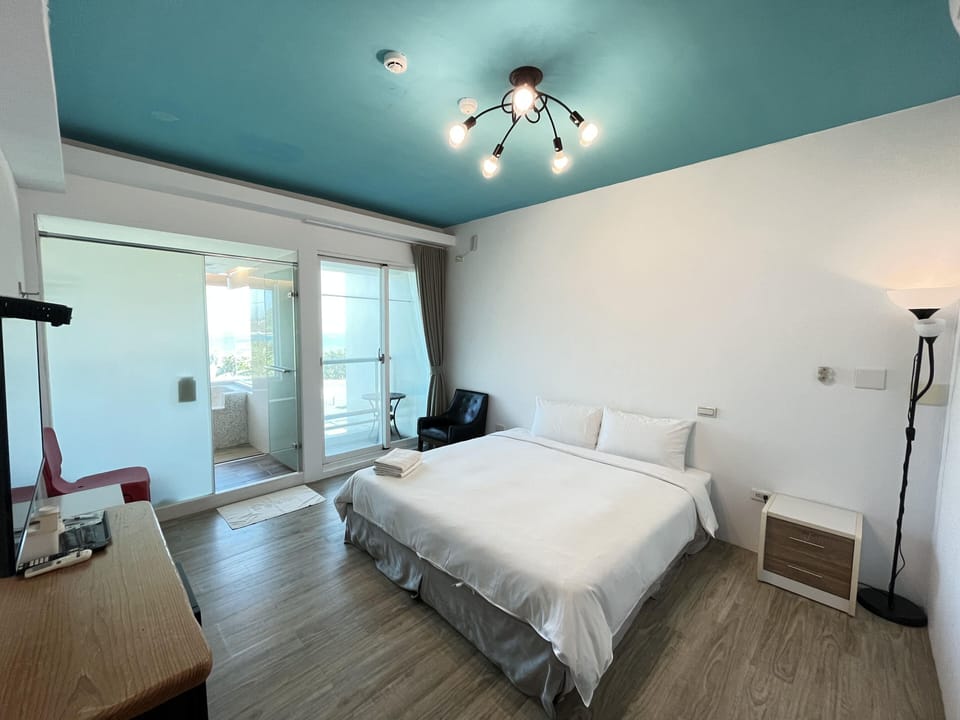 Deluxe Double Room, Bay View | Blackout drapes, soundproofing, free WiFi, bed sheets