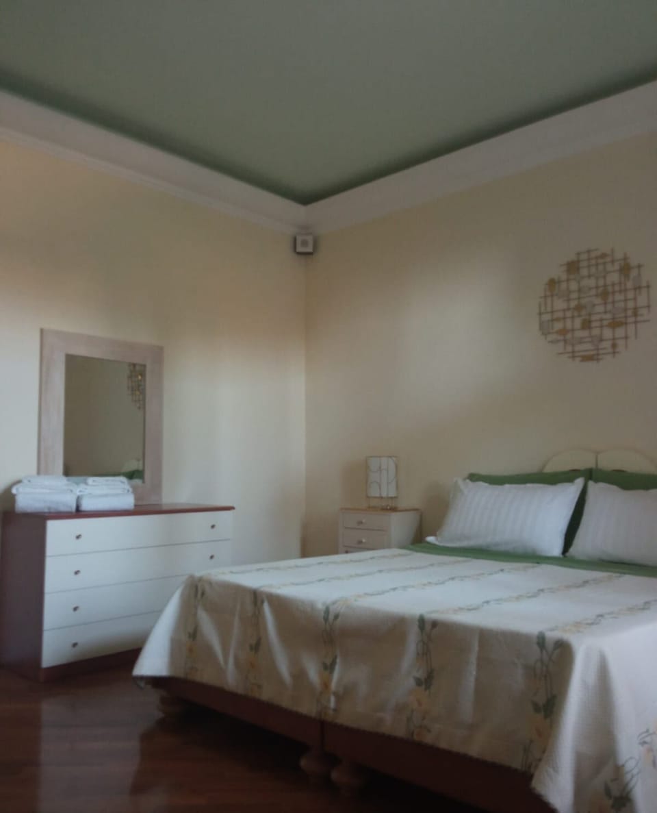 Luxury Condo, 2 Bedrooms | 2 bedrooms, individually decorated, individually furnished, desk