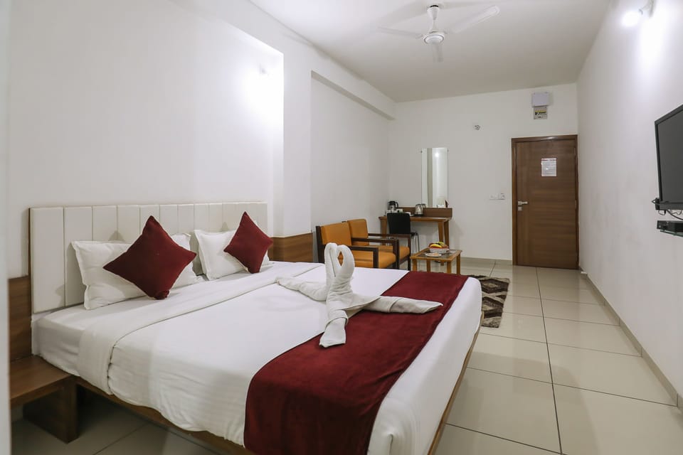 Deluxe Double Room, 1 Double Bed | Desk, rollaway beds, free WiFi