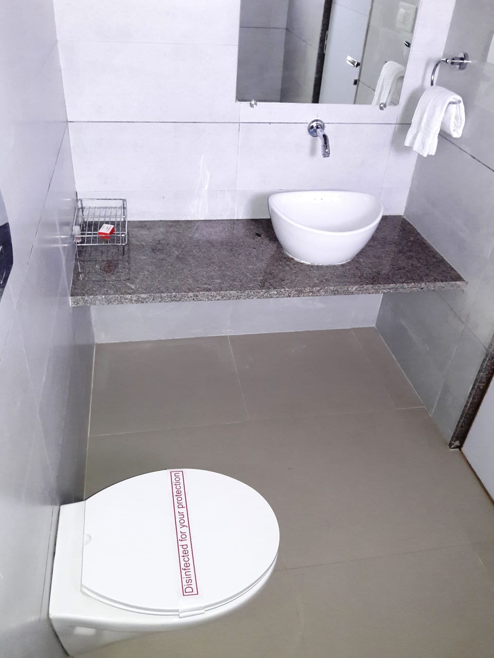 Deluxe Double Room, 1 Double Bed | Bathroom | Shower, free toiletries, towels
