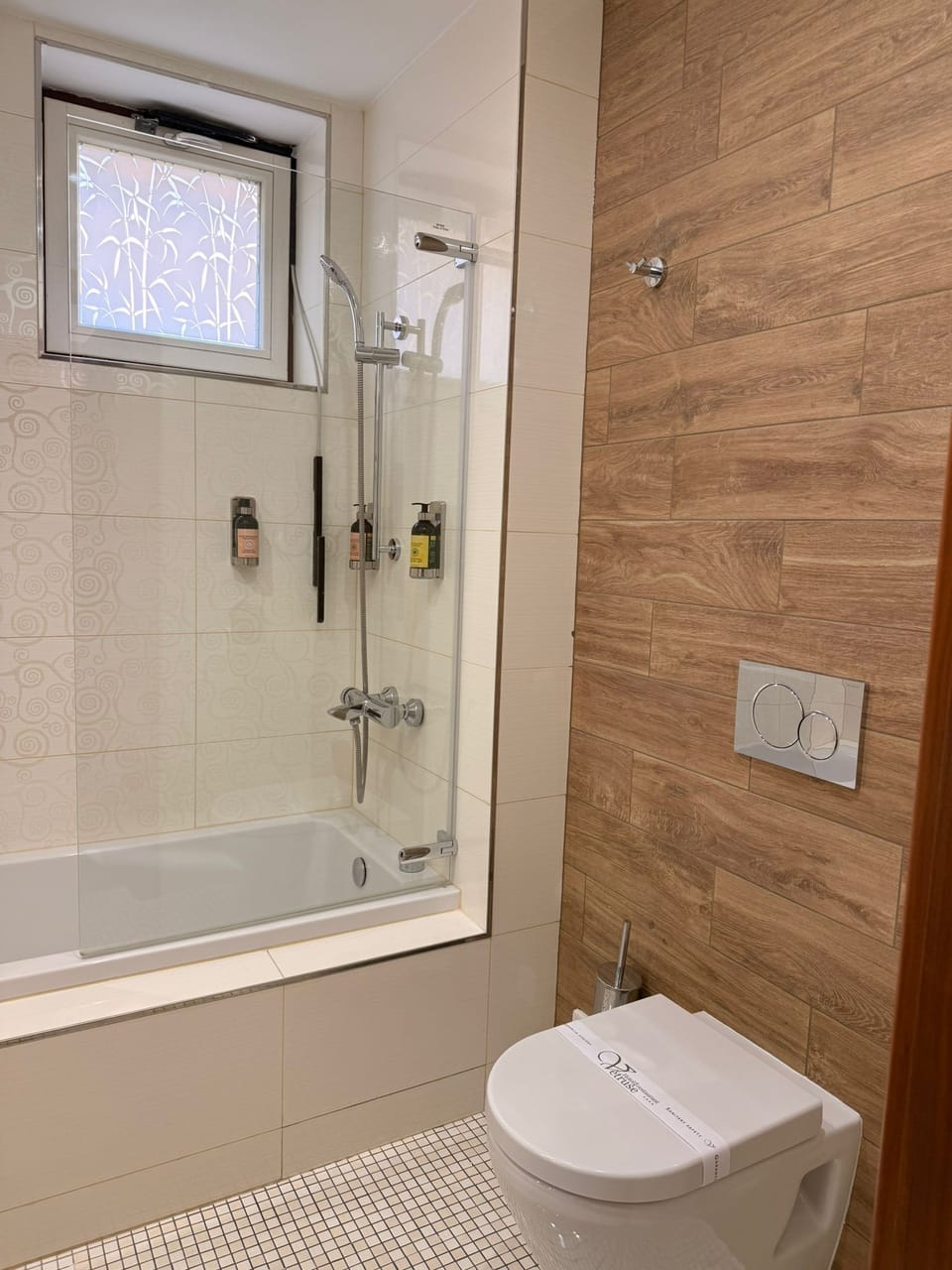 Combined shower/tub, free toiletries, hair dryer, bathrobes