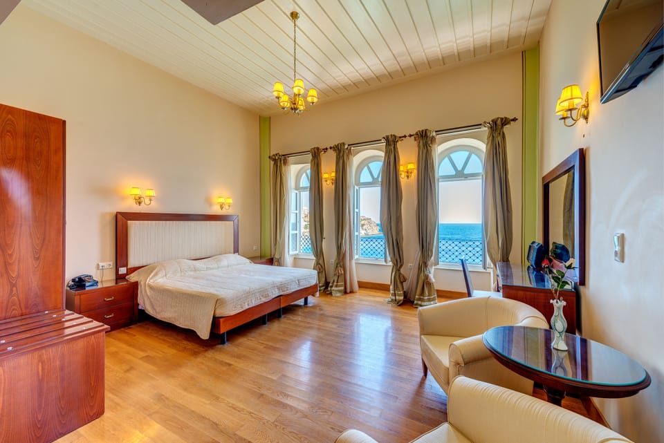 Presidential Suite | Premium bedding, minibar, in-room safe, laptop workspace