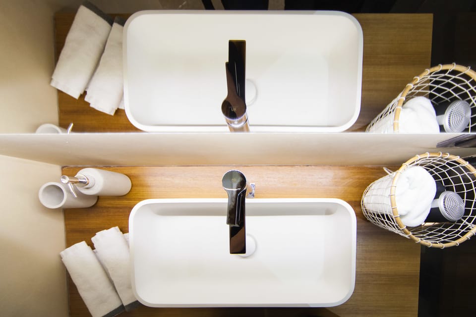 Bathroom sink