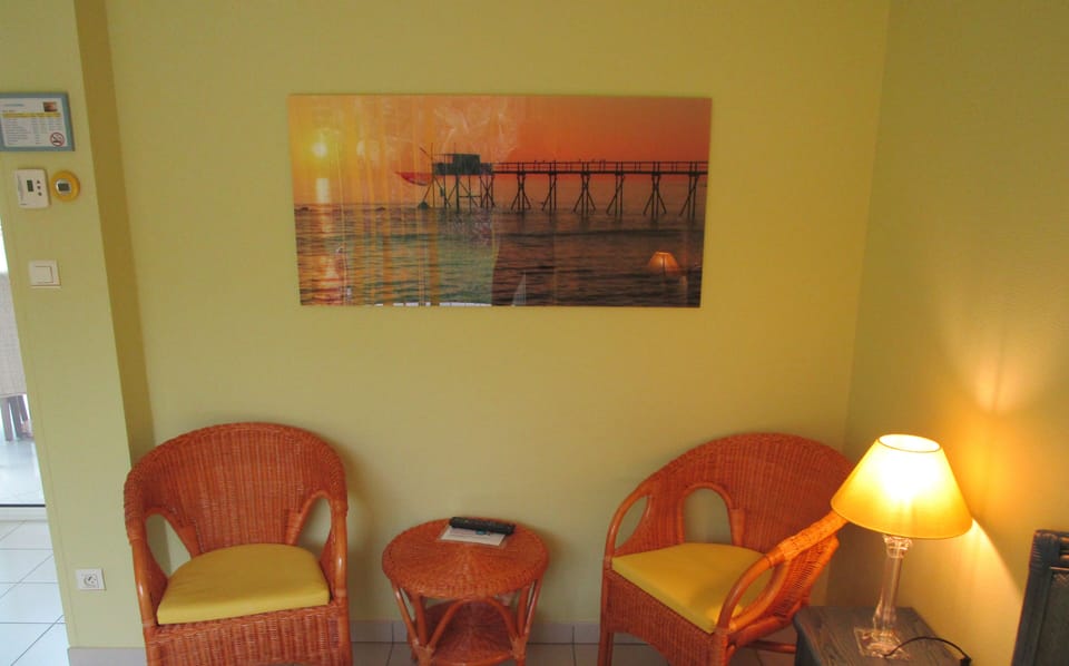 Double Room (La Bleue Neuve) | Iron/ironing board, free WiFi, bed sheets