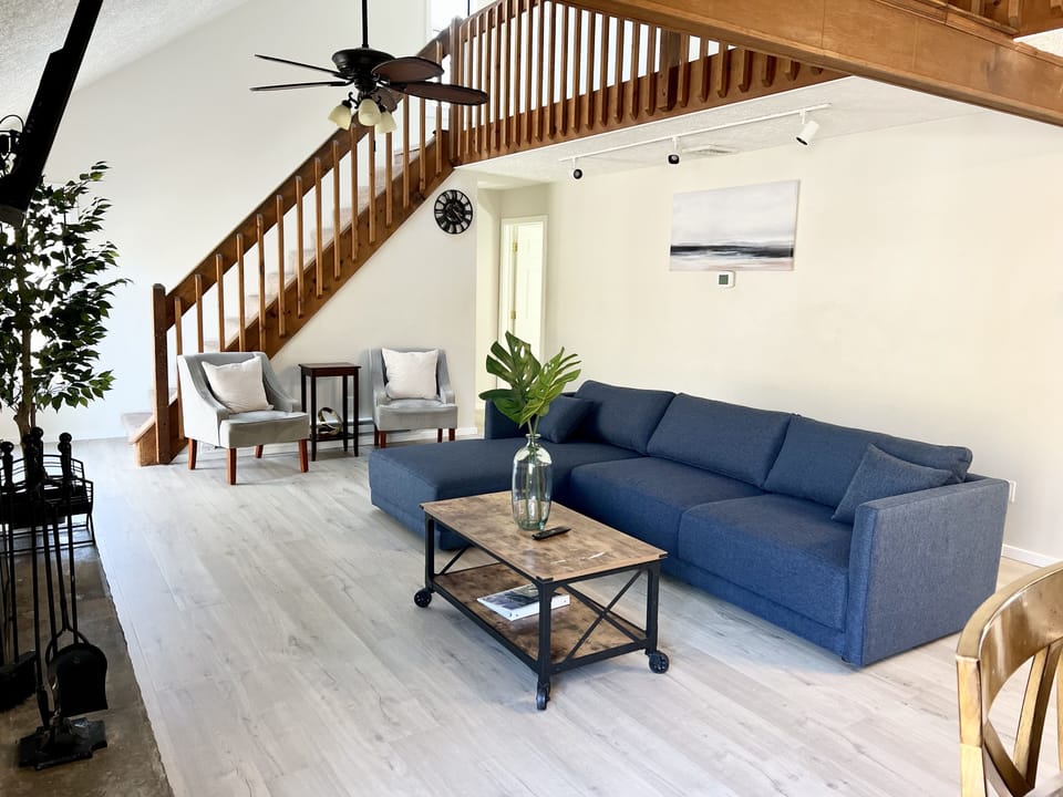 Main Living Room (1)