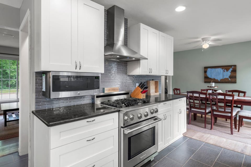 Cook up your favorites in a bright, fully equipped gourmet kitchen!